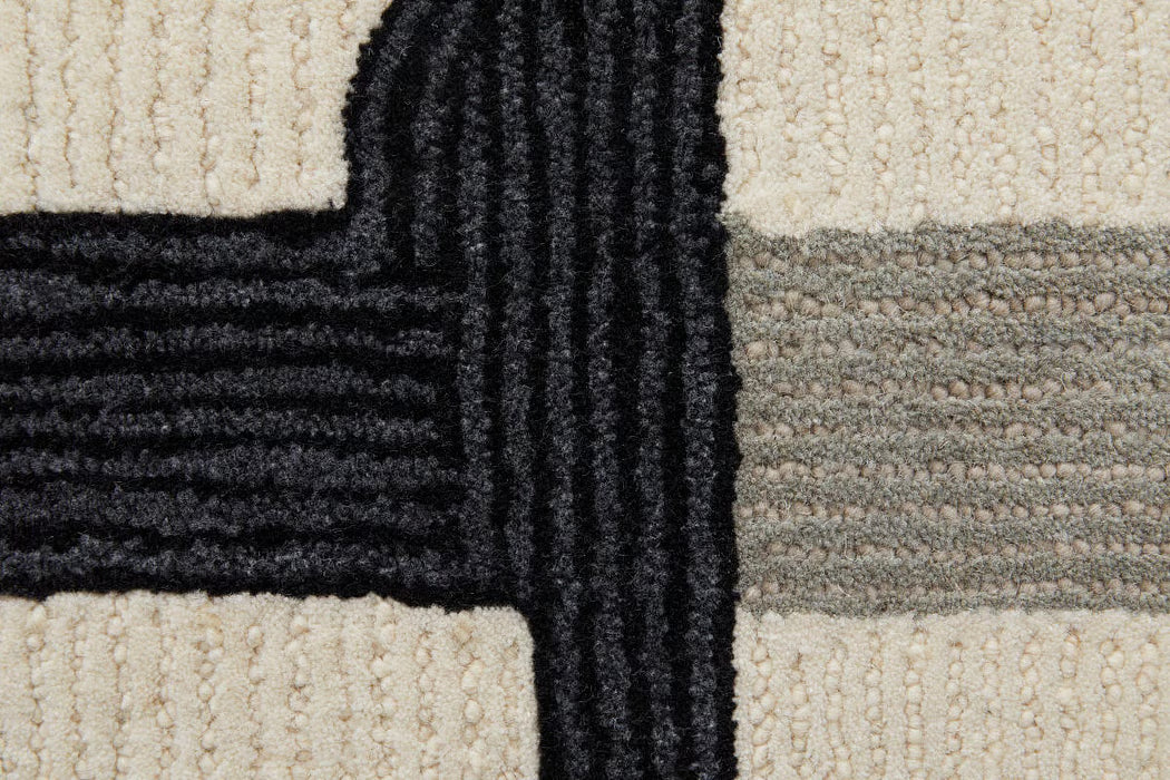 Maguire MGR8905F Ivory/Black Area Rug